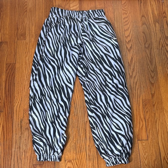 Nike Sportswear Icon Clash Joggers Purple Chalk Zebra size S NWT - Picture 2 of 10